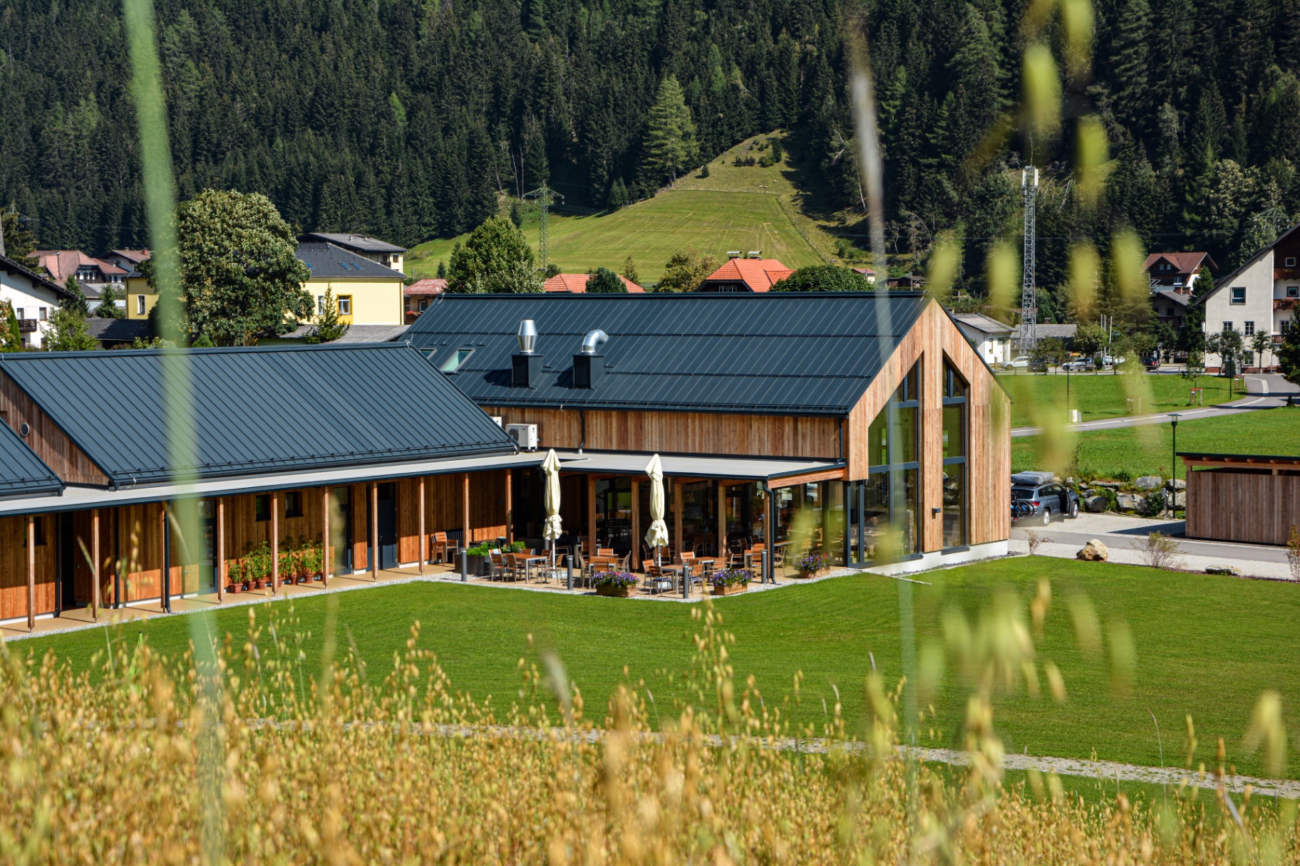Restaurant Außenansicht mit Terrasse