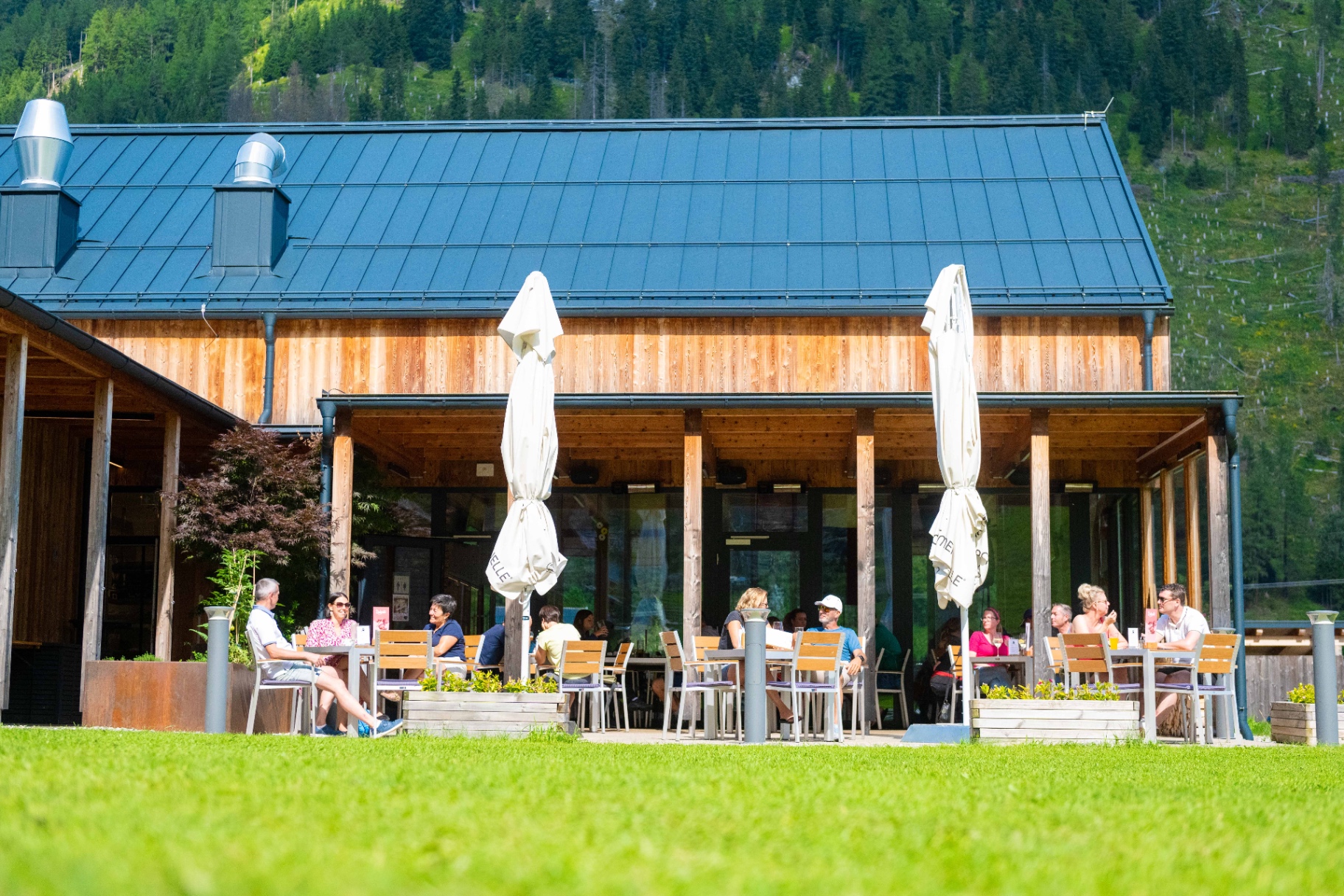Sonnenterrasse mit Bergblick
